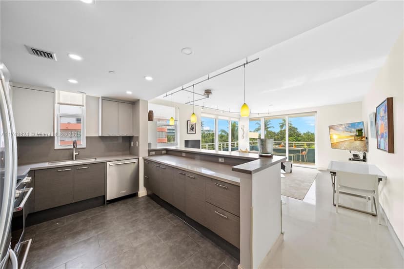 200 Ocean Dr # 5D, Miami Beach FL 33139