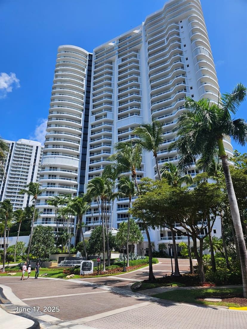 21050 Point Pl # 501, Aventura FL 33180