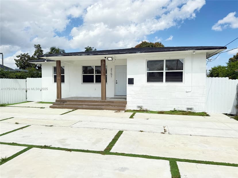 2151 NW 59th St, Miami FL 33142