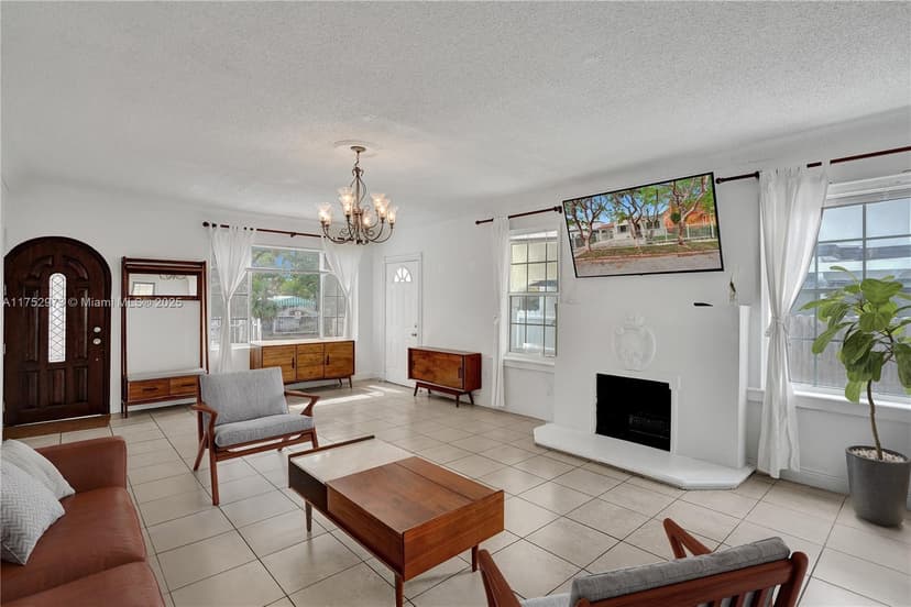 1785 SW 10th St, Miami FL 33135