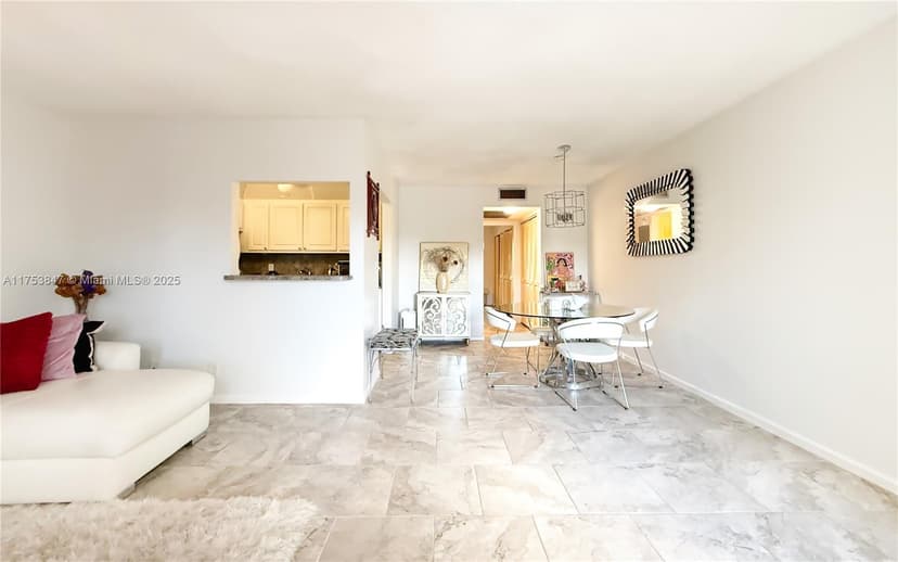 2009 N Farnham  N # 2009, Deerfield Beach FL 33442