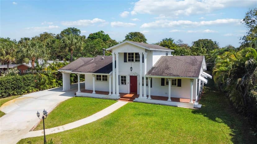 740 E Country Club Cir, Plantation FL 33317