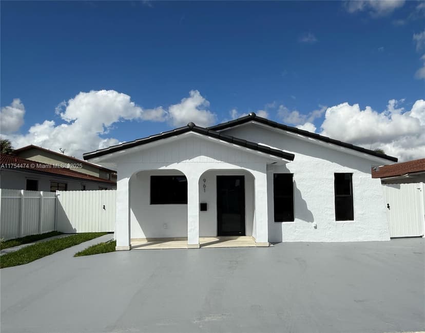 961 W 39th Pl, Hialeah FL 33012