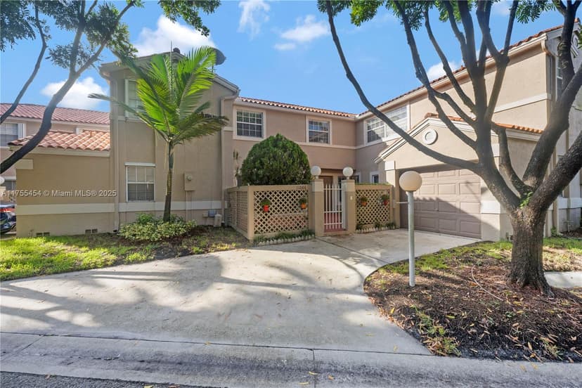 11066 Long Boat Dr, Cooper City FL 33026