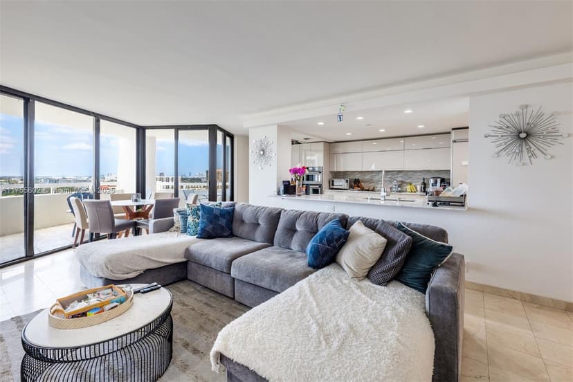 1000 Quayside Ter, Miami FL 33138