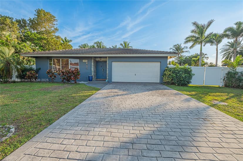 11400 Tara Dr, Plantation FL 33325