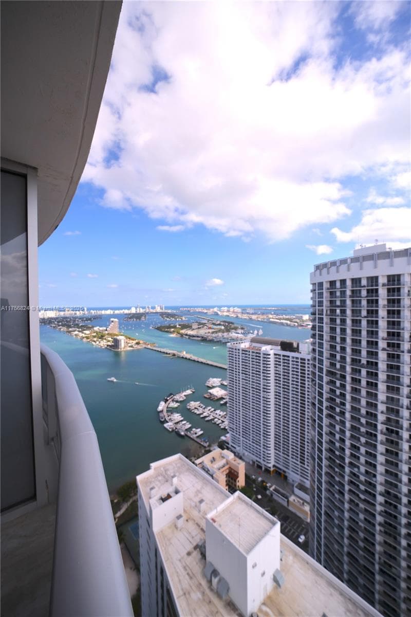 488 NE 18th St # 5000, Miami FL 33132