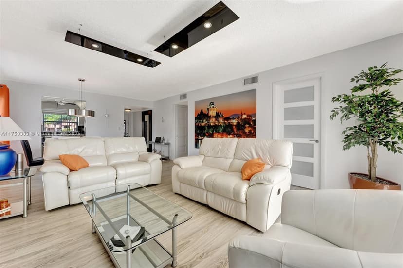 9481 Sunrise Lakes Blvd # 210, Sunrise FL 33322