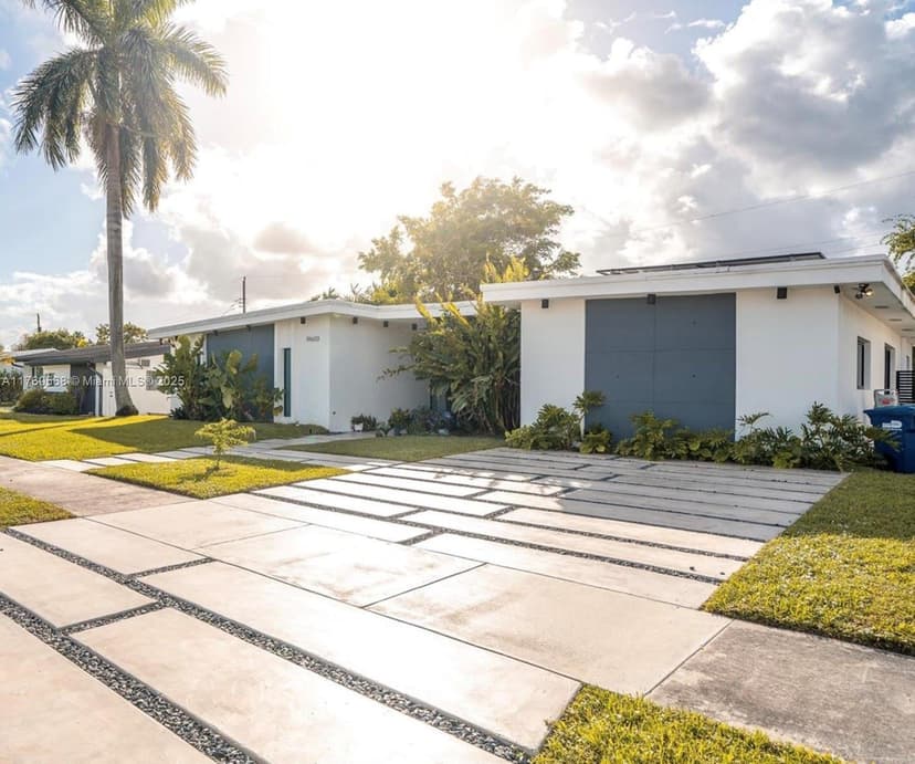 19600 NE 19th Ave, Miami FL 33179