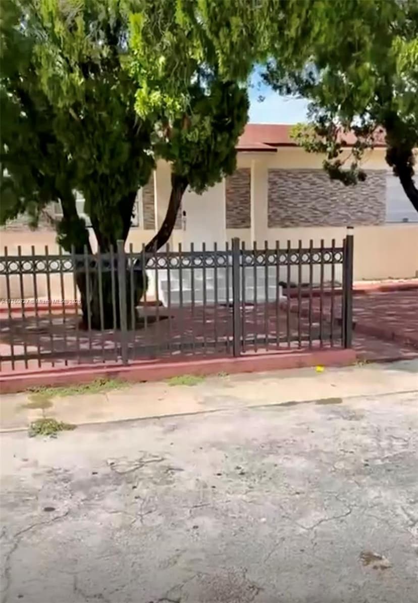351 E 35th St, Hialeah FL 33013
