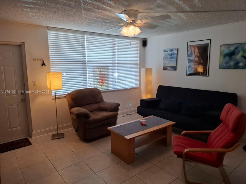 9081 Sunrise lakes # 105, Sunrise FL 33322