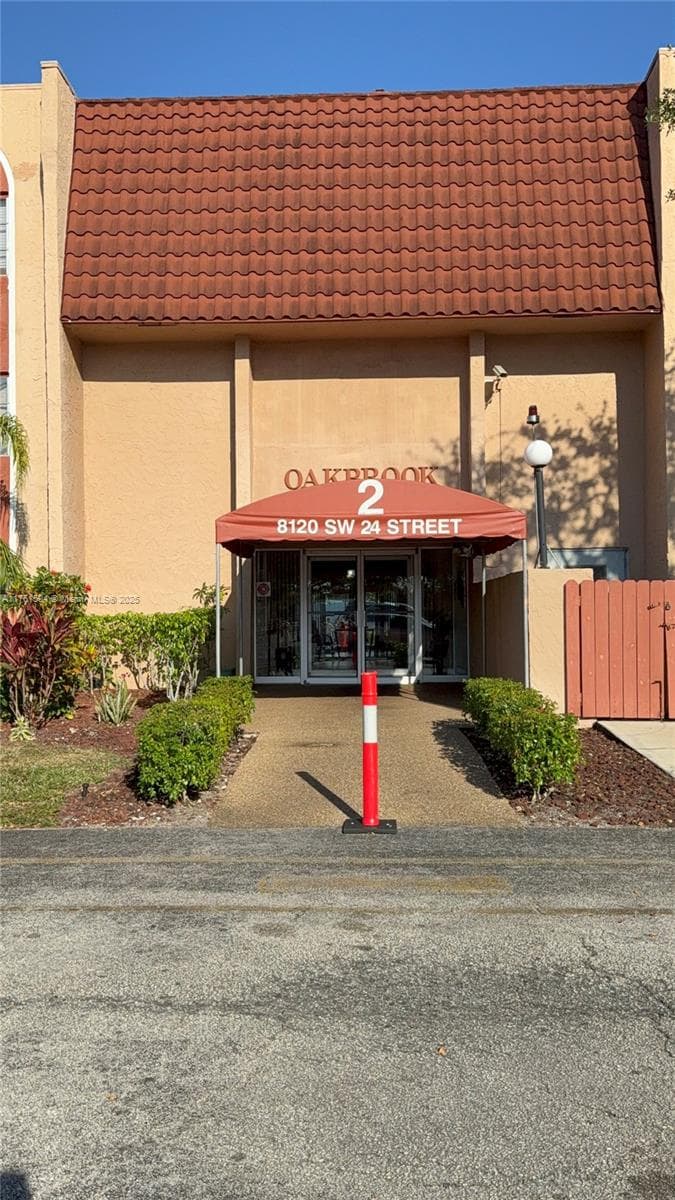 8120 SW 24th St # 310, North Lauderdale FL 33068