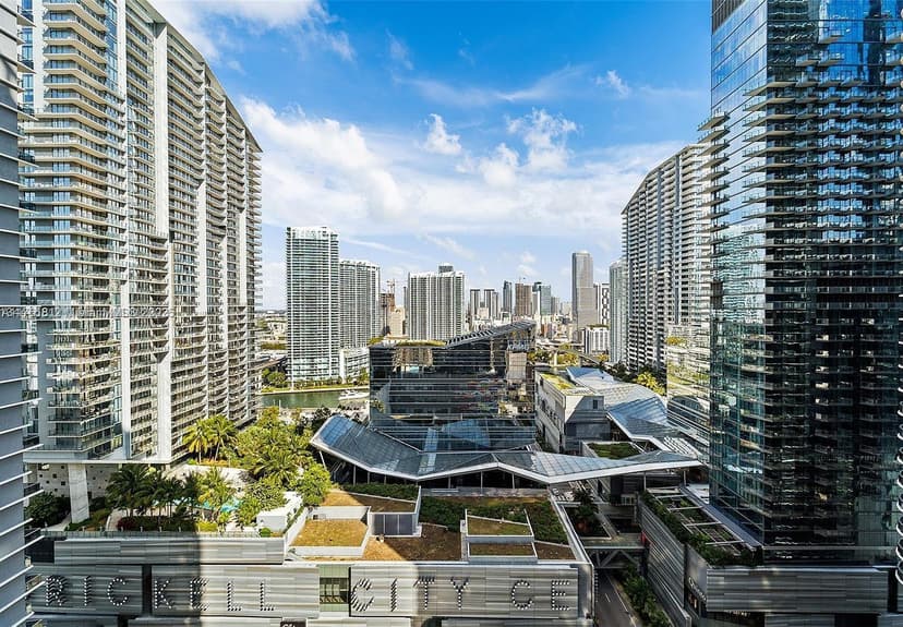 55 SW 9th St # 1107, Miami FL 33130