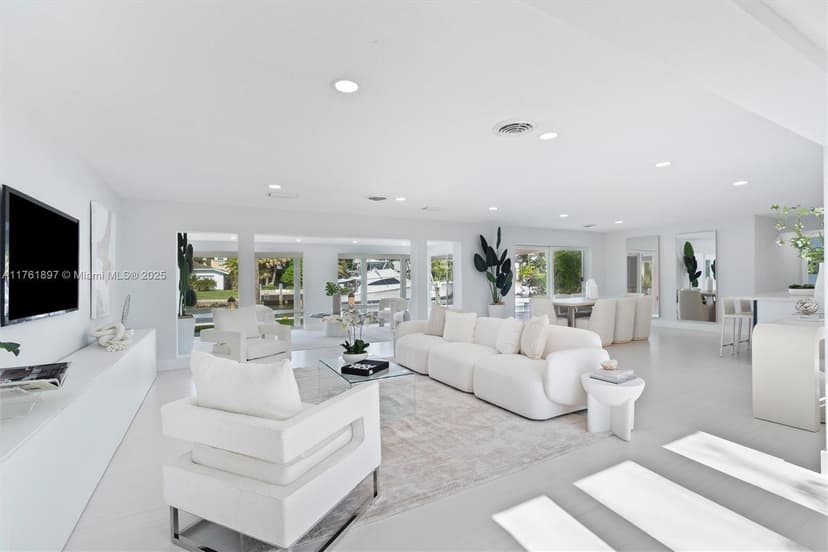 2797 NE 26th Ave, Lighthouse Point FL 33064