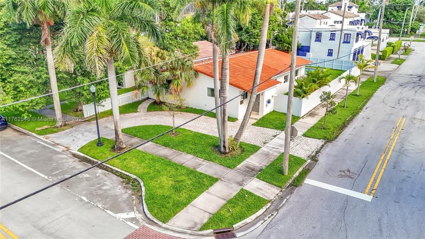 1070 Tyler St, Hollywood FL 33019