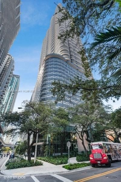 1000 Brickell Plz # 4110, Miami FL 33131