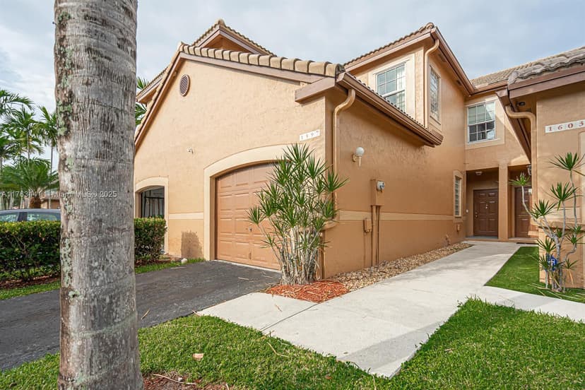 1597 Barcelona Way # 32, Weston FL 33327