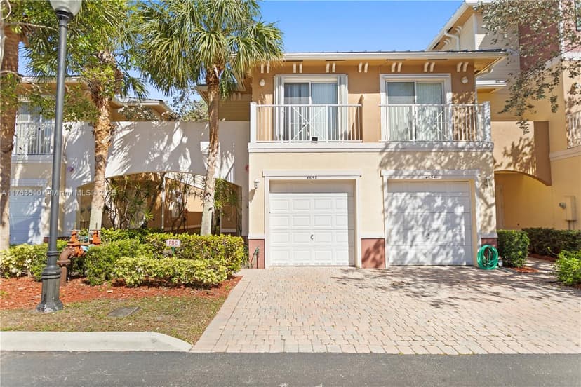 4650 SW 75th Way, Davie FL 33314