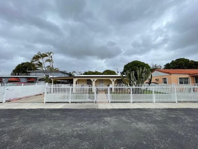 261 E 37th St, Hialeah FL 33013