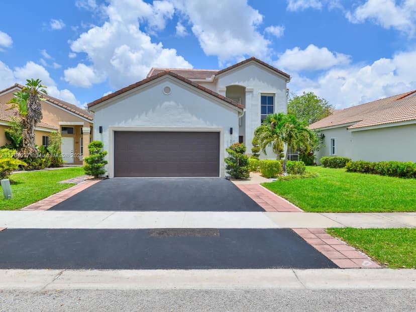 624 Stanton Dr, Weston FL 33326