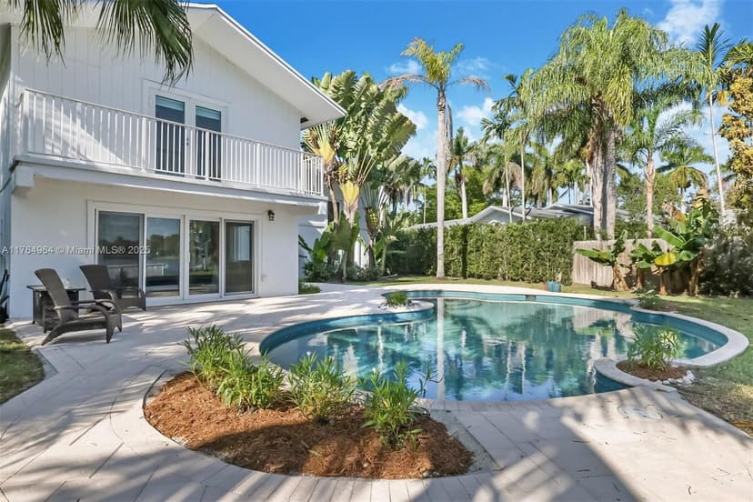 13575 SW 72nd Ave, Pinecrest FL 33156