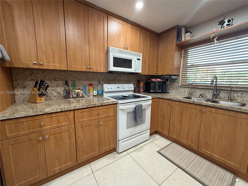 9741 Sunrise Lakes Blvd # 107, Sunrise FL 33322