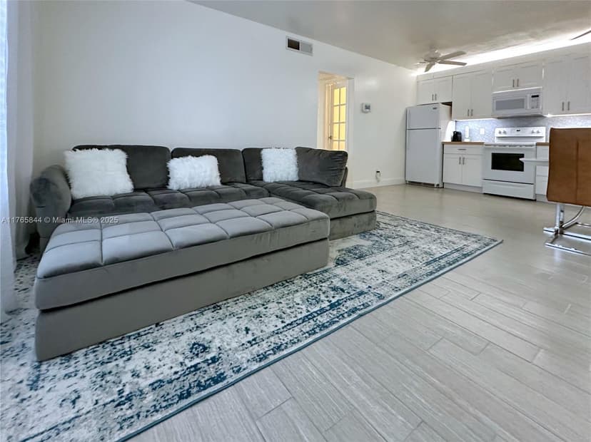 2201 NE 66th St # 1301, Fort Lauderdale FL 33308