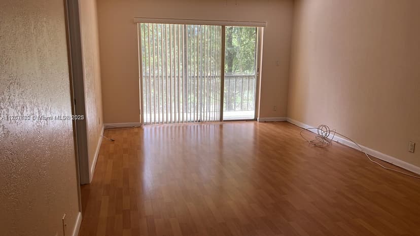 8060 Fairview Dr # 208, Tamarac FL 33321