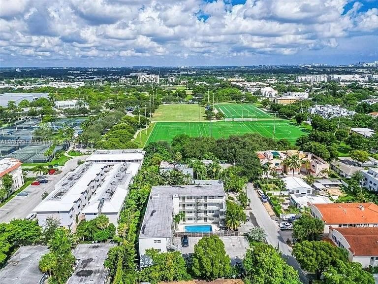 609 NE 13th Ave # 302, Fort Lauderdale FL 33304