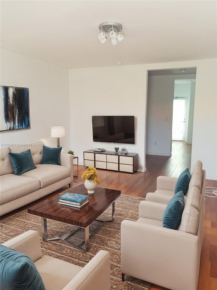 745 13th St # 16, Miami Beach FL 33139