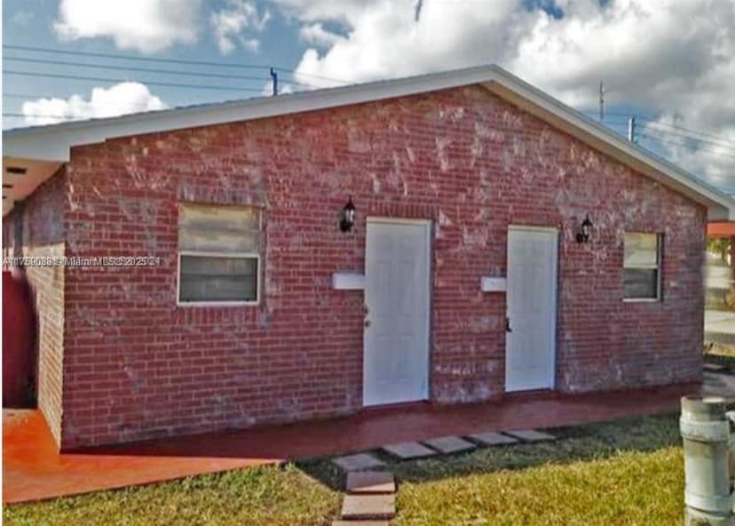 817 Foster Rd, Hallandale Beach FL 33009