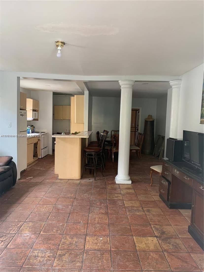 1037 NW 30th St, Miami FL 33127