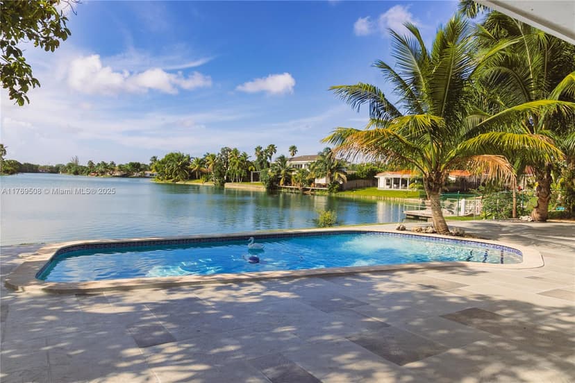 2255 NE 207th St, Miami FL 33180