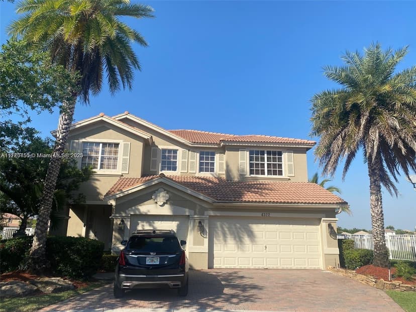 4322 Laurel Pl, Weston FL 33332