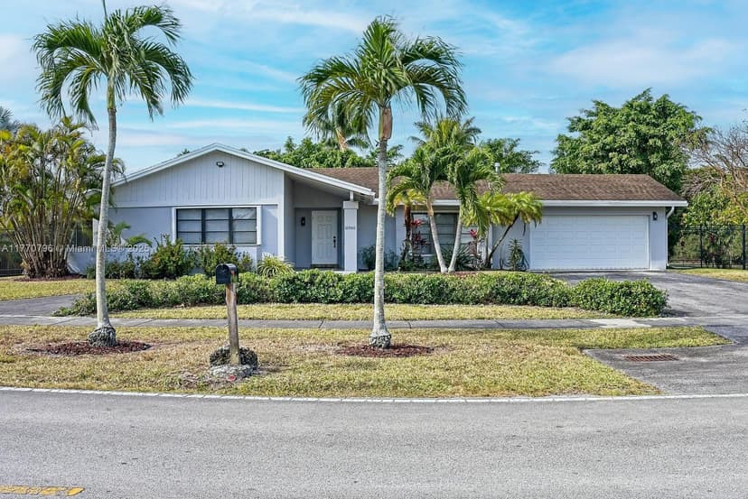 10900 SW 124th Rd, Miami FL 33176