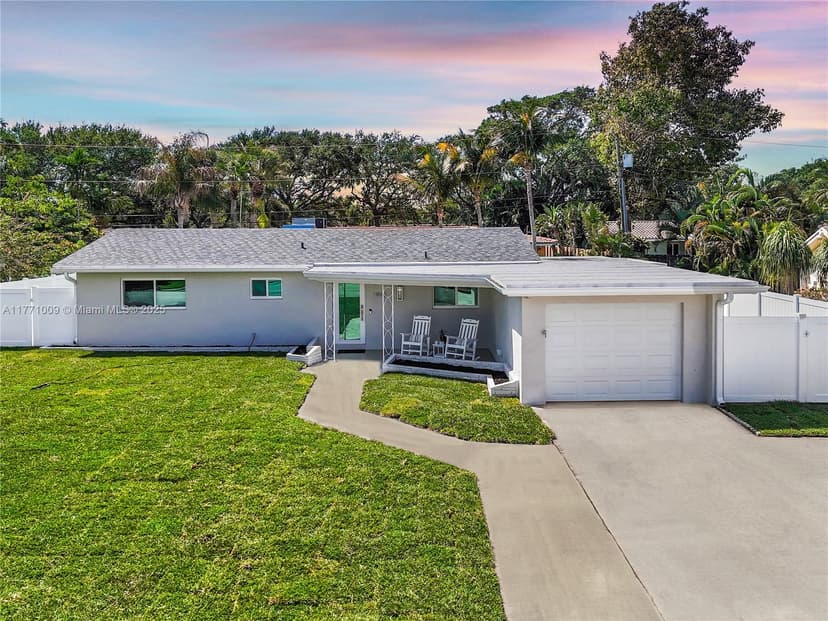 1990 NE 35th St, Lighthouse Point FL 33064
