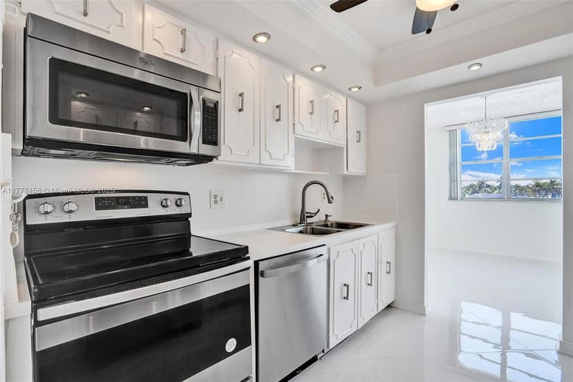 3113 S Ocean Dr # 410, Hallandale Beach FL 33009