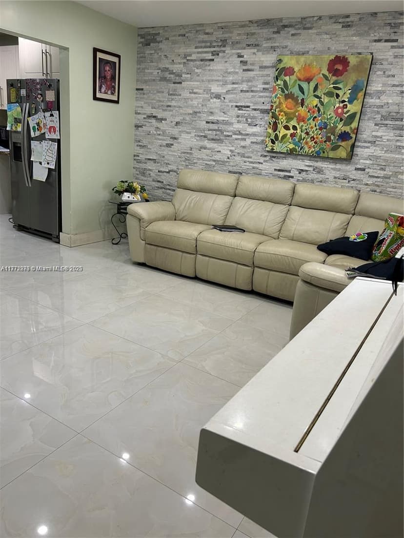 22 E 58th St, Hialeah FL 33013