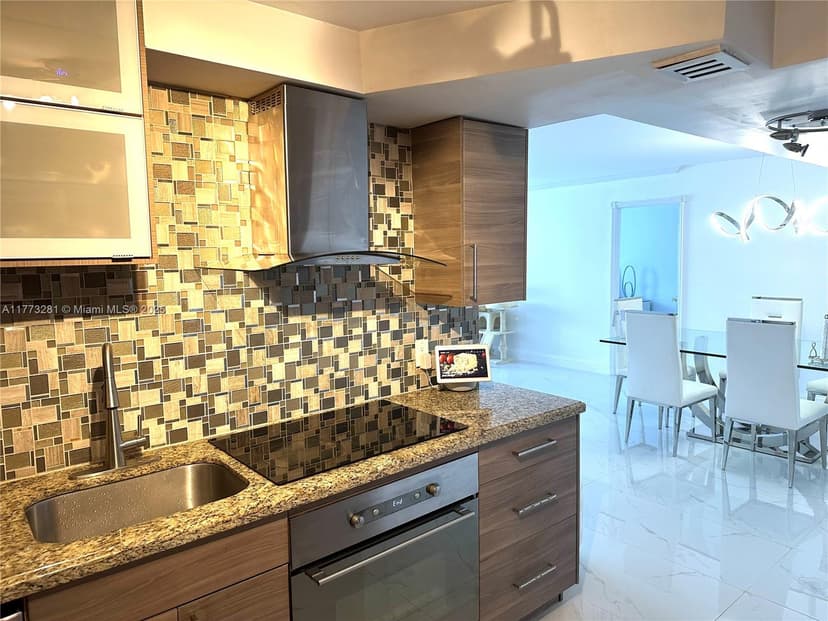 427 Golden Isles Dr # 5G, Hallandale Beach FL 33009