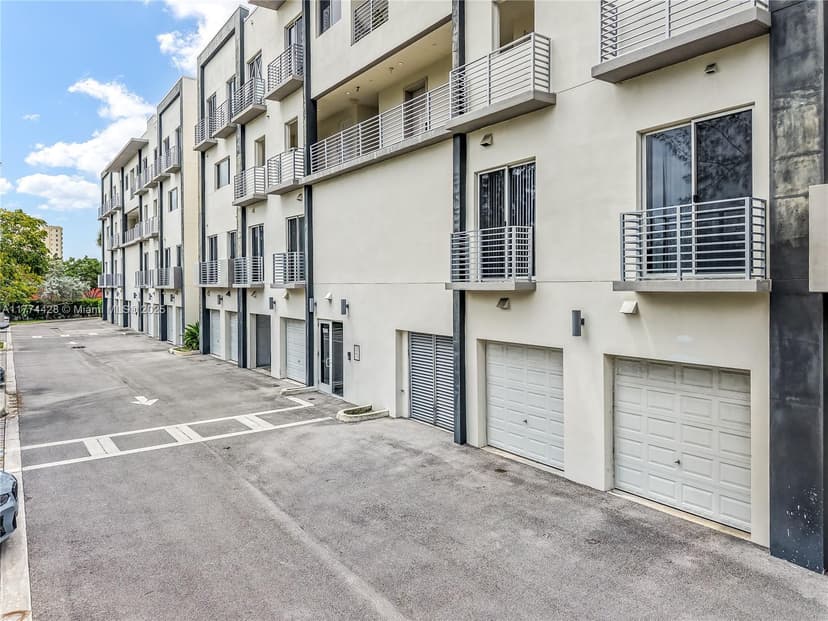1044 NE 18 # 103, Fort Lauderdale FL 33304