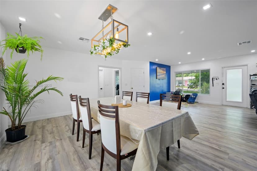 321 SW 11th Ave, Hallandale Beach FL 33009