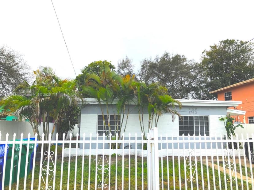 1740 NW 41st St, Miami FL 33142