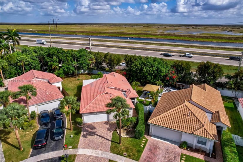 24 Gables Blvd, Weston FL 33326