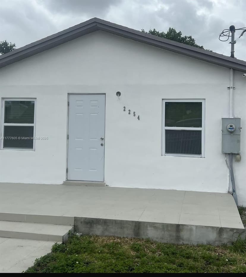 2254 NW 58th St, Miami FL 33142