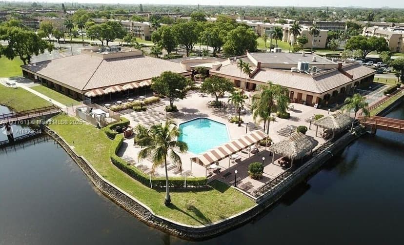 9121 Sunrise Lakes Blvd # 101, Sunrise FL 33322