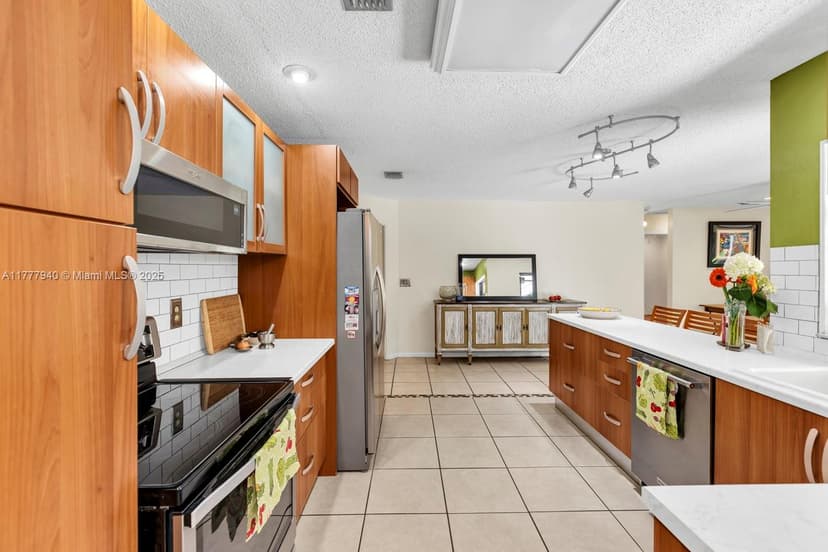 14811 Archerhall St, Davie FL 33331