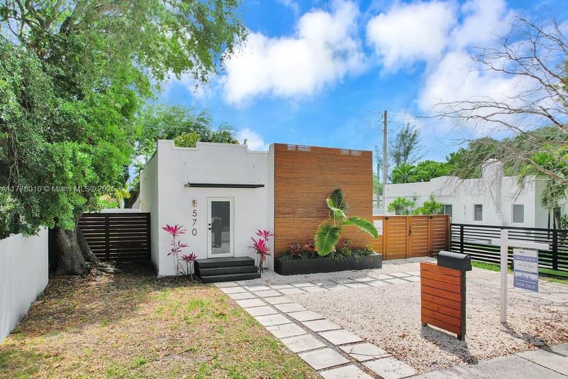 570 NW 48th St, Miami FL 33127