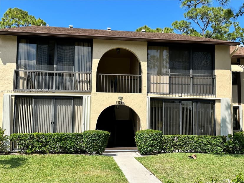 208 Pine Hov Cir # 2, Green Acres FL 33463