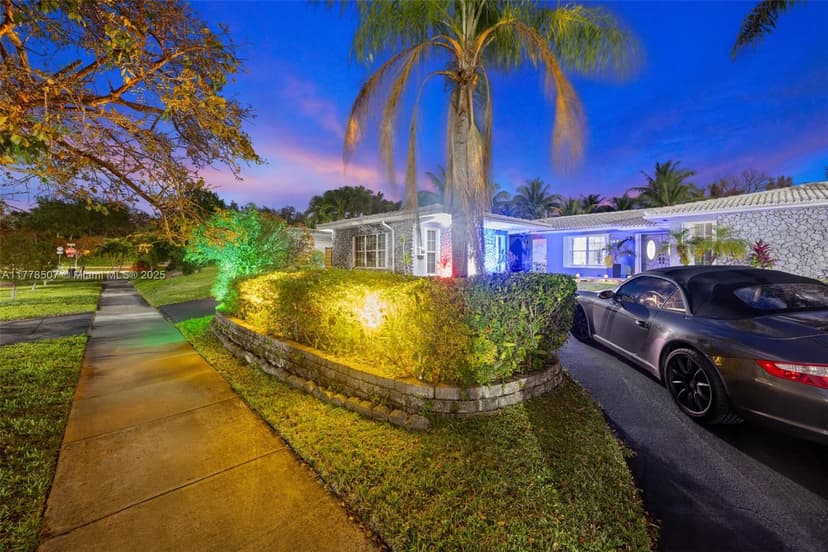 19885 NE 22nd Ave, Miami FL 33180