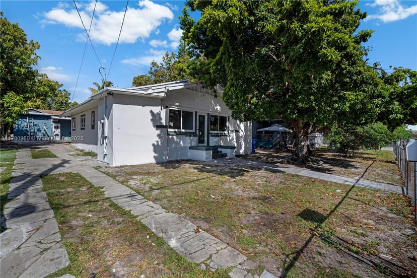 1114 SW 13th Ct, Miami FL 33135